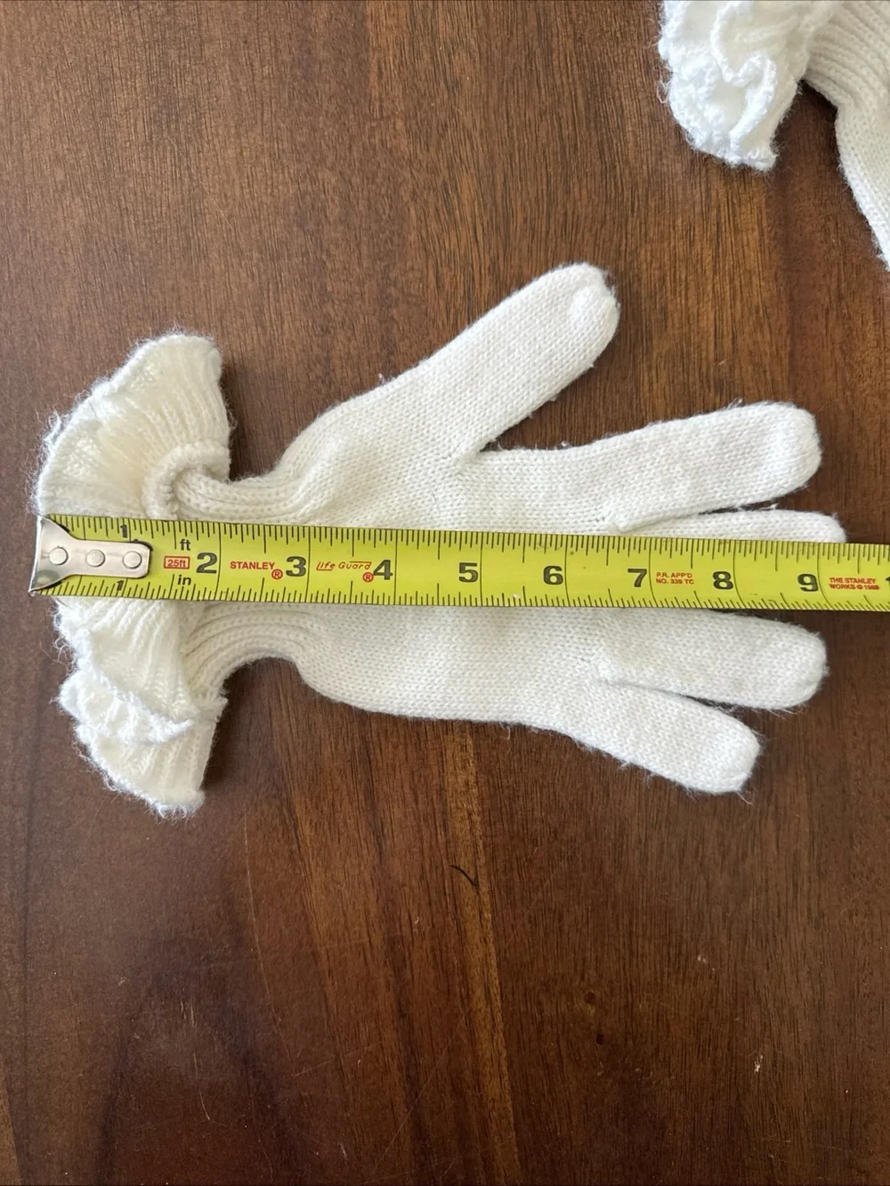 Womens Ivory Knit Gloves Mittens Ruffle Wrist Frilly Girlhoodcore Coquette
